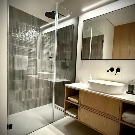 Premium View W Riva Zegrze, Jezioro Zegrzynskie Apartment *